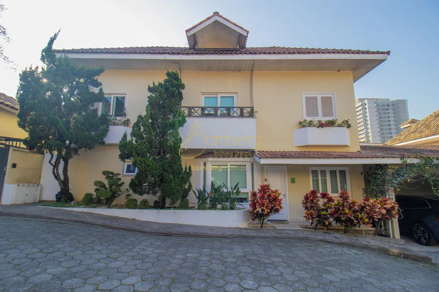 Foto 1 de Casa de Condomínio com 4 Quartos à venda, 300m² em Jardim Prudência, São Paulo