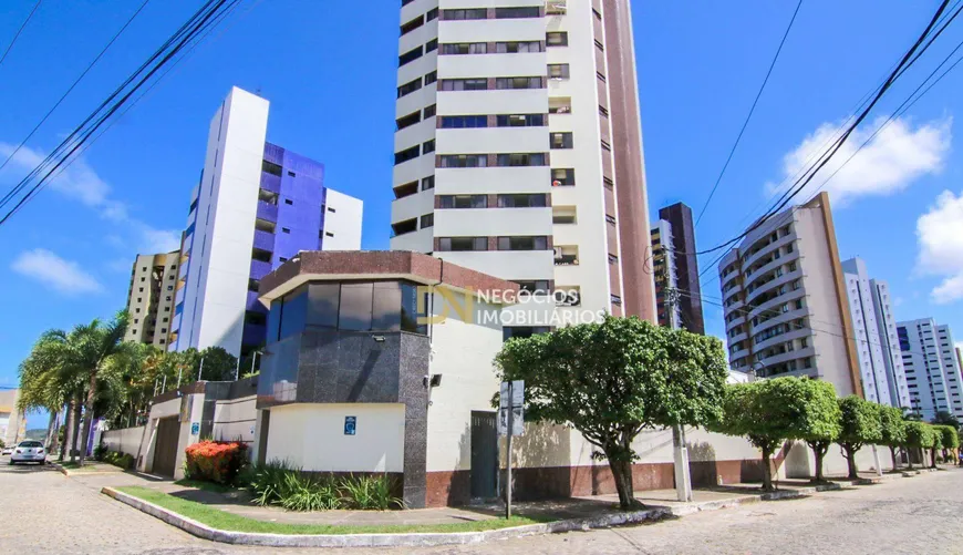Foto 1 de Apartamento com 4 Quartos à venda, 280m² em Candelária, Natal