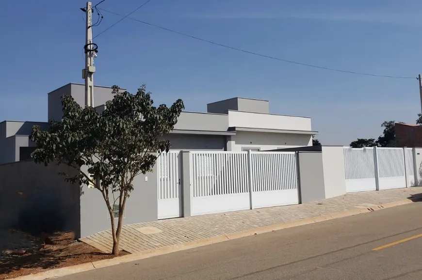 Foto 1 de Casa com 3 Quartos à venda, 110m² em Centro, Aracoiaba da Serra