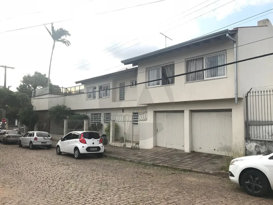 Foto 1 de Casa com 4 Quartos para alugar, 363m² em Chácara das Pedras, Porto Alegre