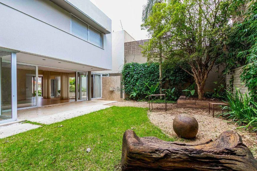 Foto 1 de Casa com 3 Quartos para alugar, 542m² em Sumaré, São Paulo