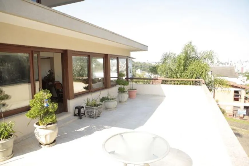 Foto 1 de Casa com 4 Quartos à venda, 500m² em Santa Catarina, Caxias do Sul