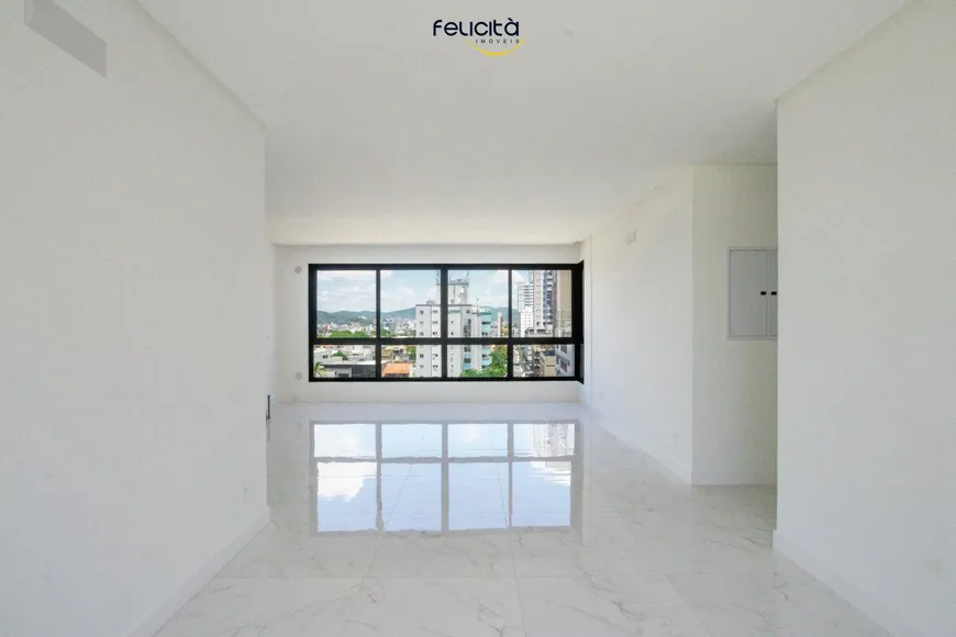 Foto 1 de Apartamento com 3 Quartos à venda, 131m² em Centro, Balneário Camboriú