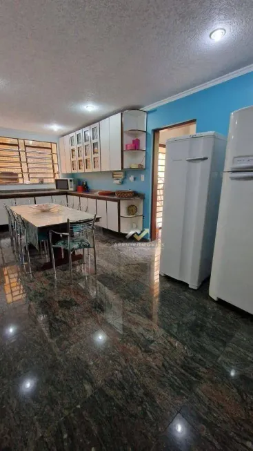 Foto 1 de Sobrado com 3 Quartos à venda, 253m² em Vila Mazzei, Santo André