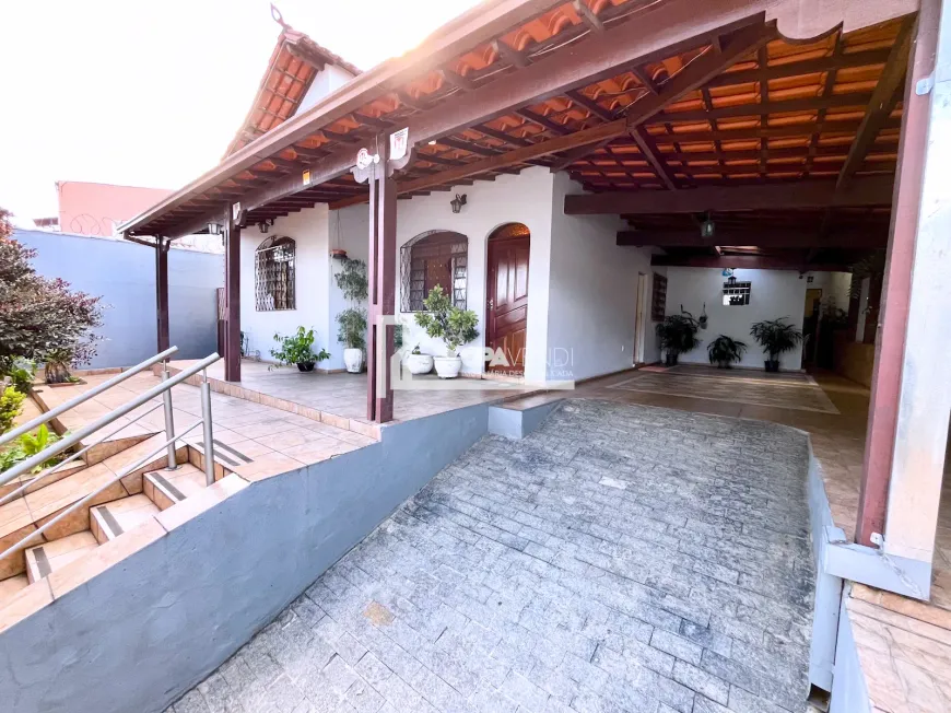 Foto 1 de Casa com 3 Quartos à venda, 360m² em São João Batista, Belo Horizonte