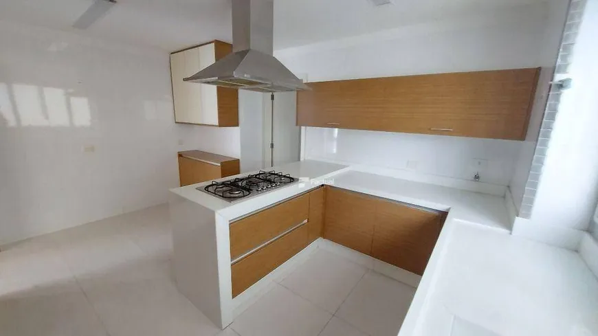 Foto 1 de Apartamento com 3 Quartos à venda, 250m² em Pitangueiras, Guarujá