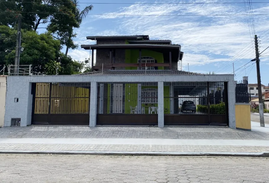 Foto 1 de Casa com 4 Quartos à venda, 270m² em Indaiá, Caraguatatuba