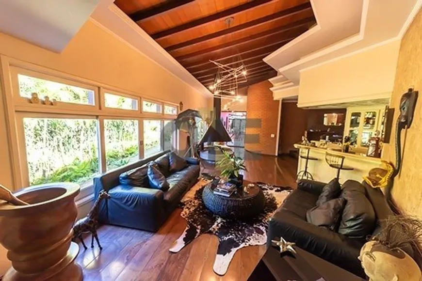 Foto 1 de Casa de Condomínio com 6 Quartos à venda, 380m² em Granja Viana, Cotia