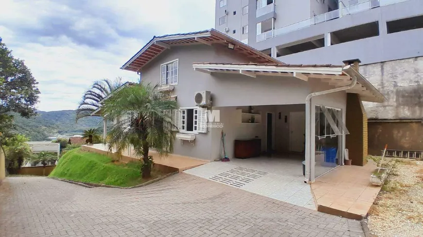 Foto 1 de Casa com 3 Quartos para alugar, 138m² em Nova Brasília, Brusque