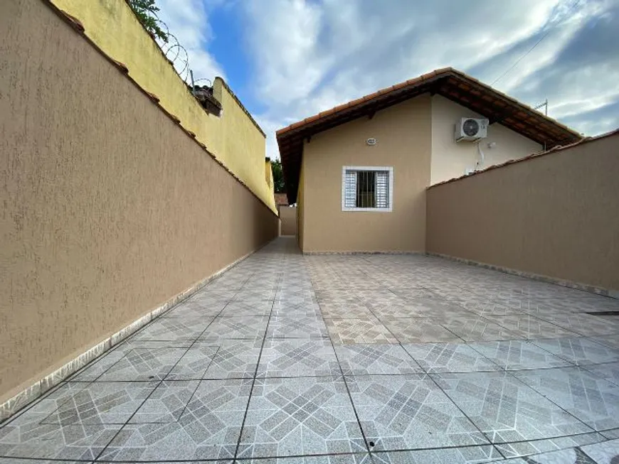 Foto 1 de Casa com 2 Quartos à venda, 49m² em Jardim Magalhães, Itanhaém