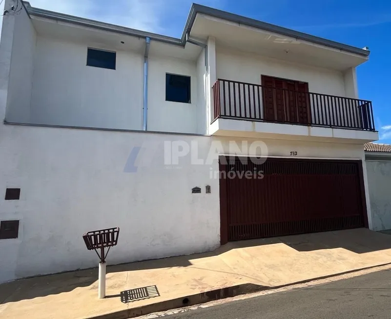 Foto 1 de Sobrado com 3 Quartos à venda, 174m² em Jardim Pacaembu, São Carlos