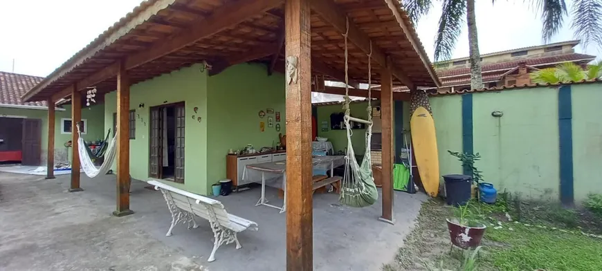 Foto 1 de Casa com 2 Quartos à venda, 70m² em Califórnia, Itanhaém