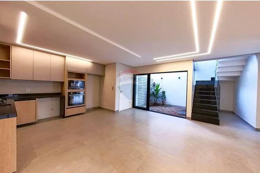 Foto 1 de Sobrado com 4 Quartos à venda, 228m² em Guará, Brasília