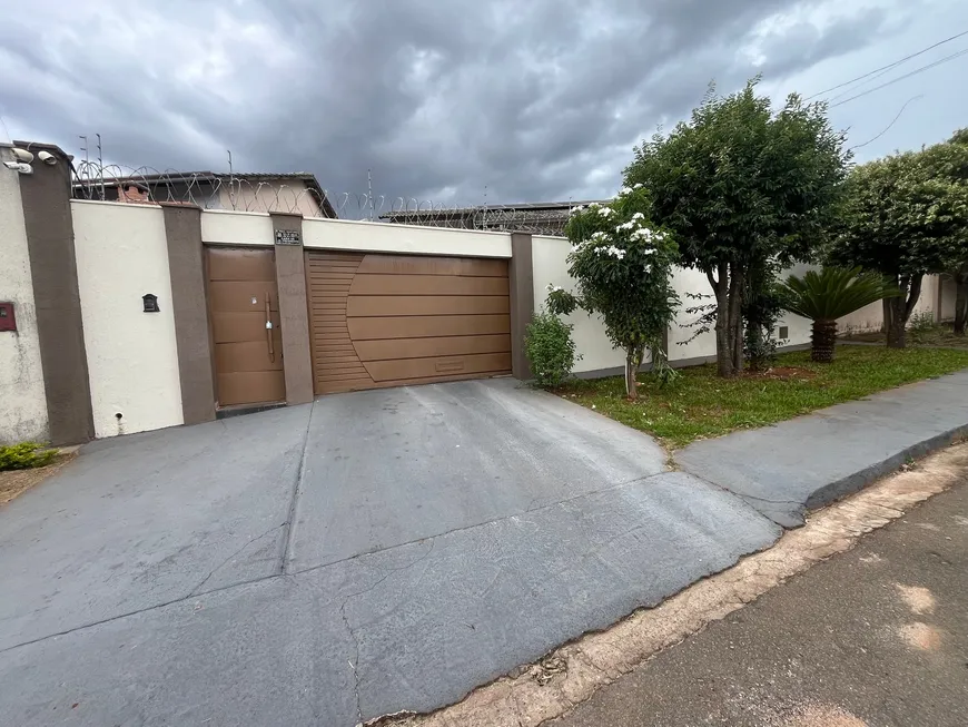 Foto 1 de Casa com 3 Quartos à venda, 130m² em Jardim Presidente, Goiânia