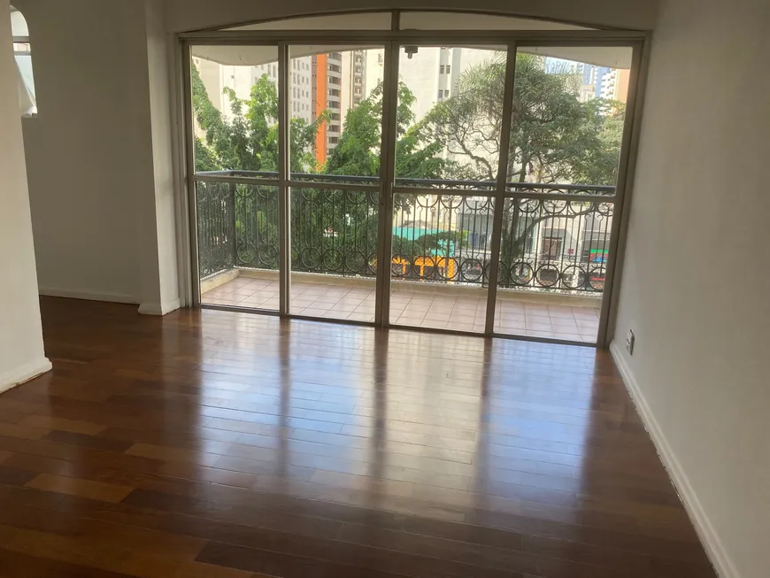 Foto 1 de Apartamento com 3 Quartos à venda, 135m² em Moema, São Paulo