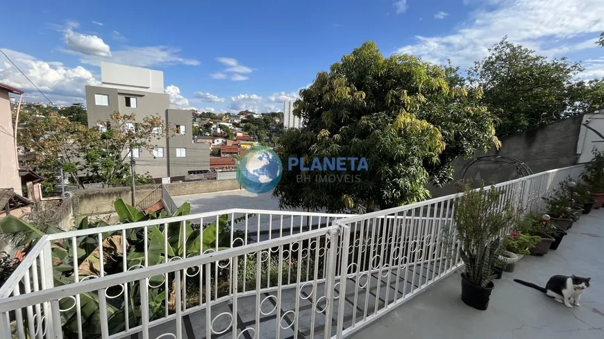 Foto 1 de Casa com 3 Quartos à venda, 275m² em Santa Mônica, Belo Horizonte