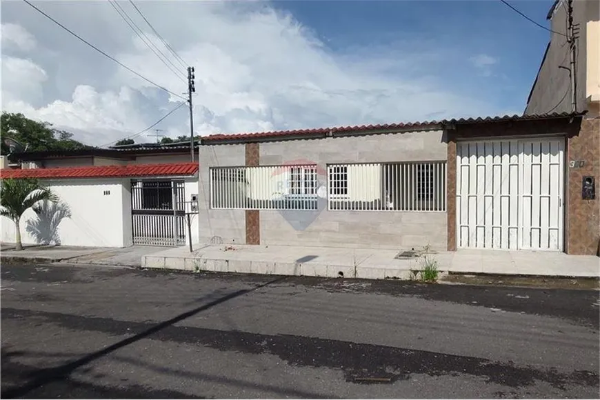 Foto 1 de Casa com 4 Quartos à venda, 225m² em Da Paz, Manaus