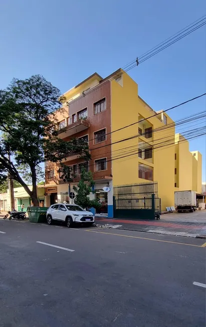 Foto 1 de Apartamento com 3 Quartos para alugar, 115m² em Zona 01, Maringá