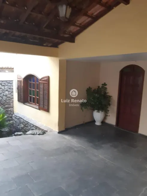 Foto 1 de Casa com 4 Quartos à venda, 330m² em Sagrada Família, Belo Horizonte