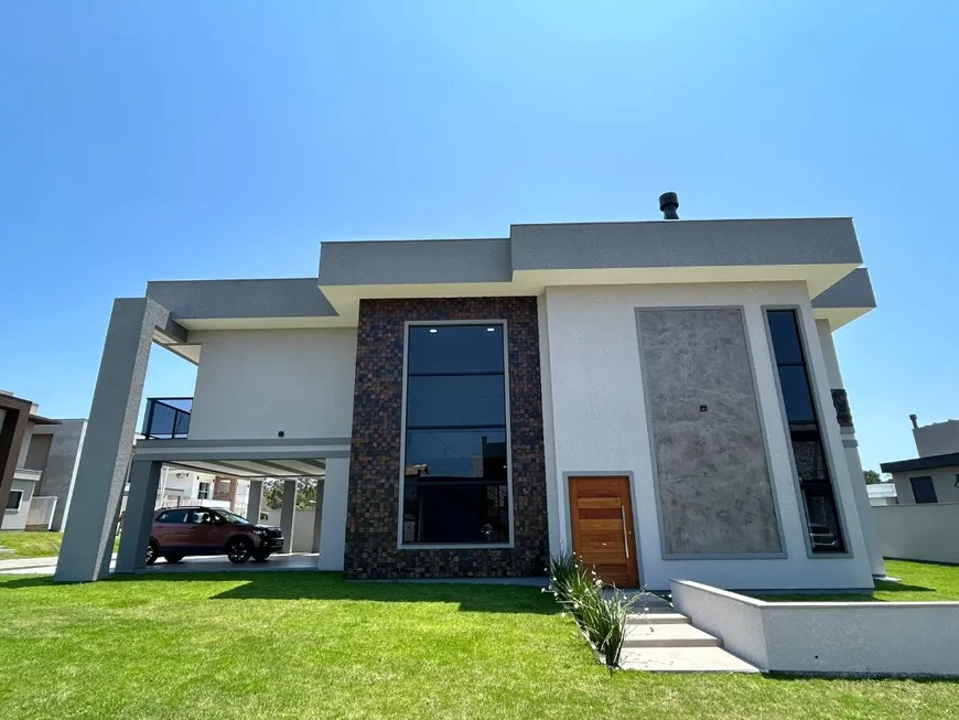 Foto 1 de Casa com 4 Quartos à venda, 240m² em São João do Rio Vermelho, Florianópolis