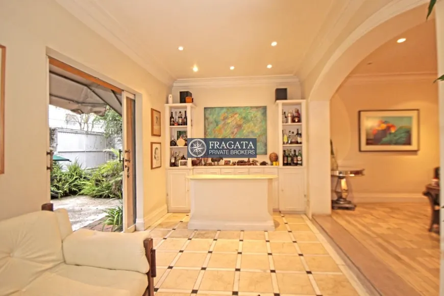 Foto 1 de Casa com 4 Quartos para alugar, 320m² em Jardim Paulista, São Paulo