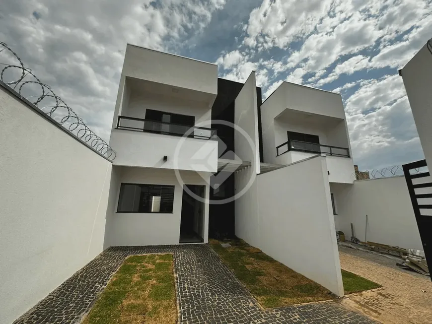 Foto 1 de Sobrado com 3 Quartos à venda, 126m² em Aclimacao, Uberlândia