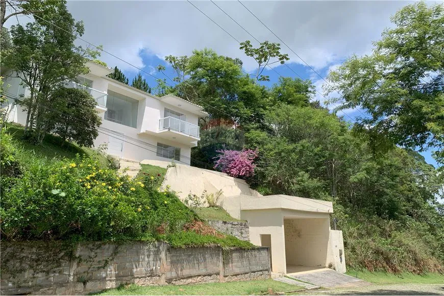Foto 1 de Casa com 4 Quartos para alugar, 154m² em Green Valleiy, Teresópolis