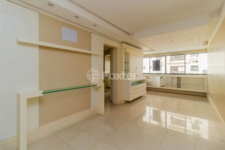 Foto 1 de Apartamento com 3 Quartos à venda, 96m² em Passo da Areia, Porto Alegre