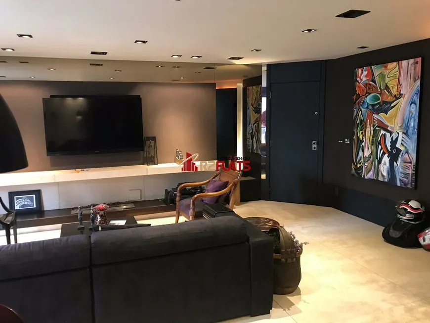 Foto 1 de Flat com 2 Quartos para alugar, 120m² em Moema, São Paulo