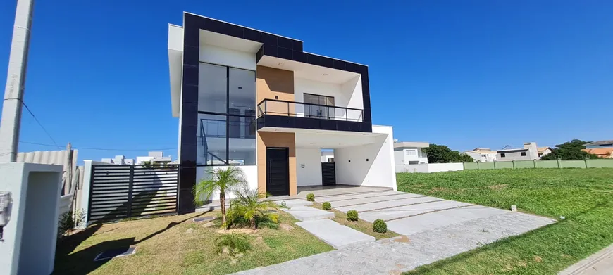 Foto 1 de Casa de Condomínio com 4 Quartos à venda, 210m² em Ogiva, Cabo Frio