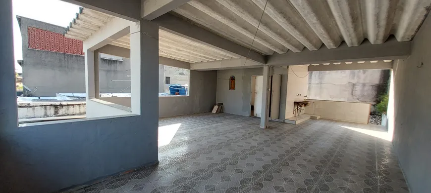Foto 1 de Casa com 3 Quartos para alugar, 240m² em Centro, Duque de Caxias