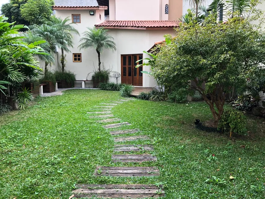 Foto 1 de Casa com 4 Quartos à venda, 450m² em Vila Bastos, Santo André