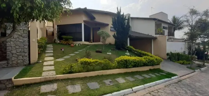 Foto 1 de Casa com 3 Quartos à venda, 375m² em Vila Zezé, Jacareí