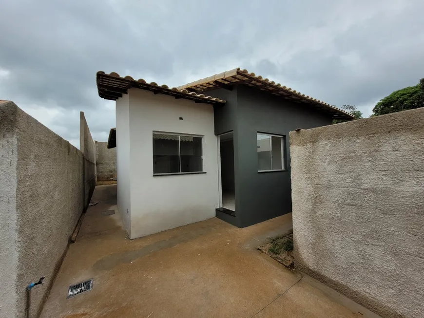 Foto 1 de Casa com 2 Quartos à venda, 60m² em Jardim Vila Rica, São Joaquim de Bicas