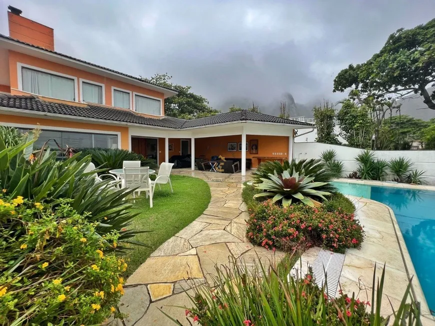 Foto 1 de Casa com 7 Quartos para alugar, 450m² em Itacoatiara, Niterói