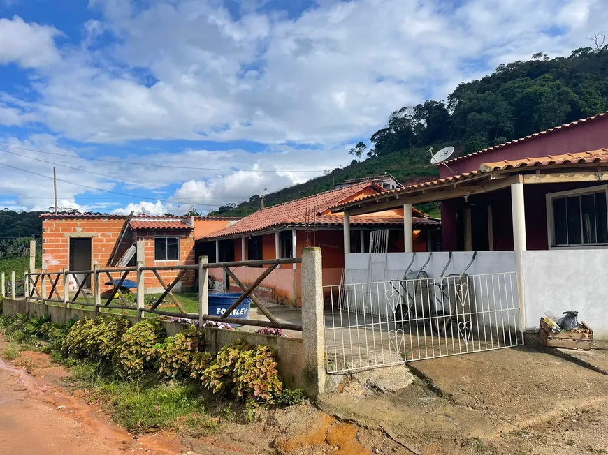 Foto 1 de Fazenda/Sítio com 5 Quartos à venda, 1000m² em Garrafao, Santa Maria de Jetibá