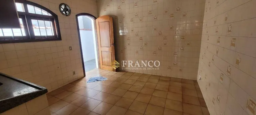 Foto 1 de Sobrado com 4 Quartos à venda, 90m² em Centro, Taubaté