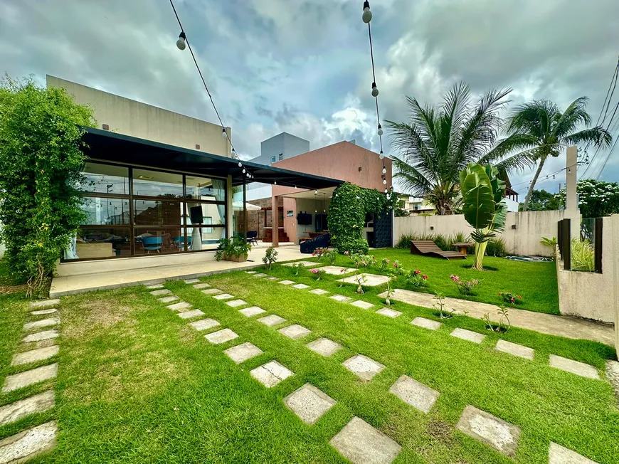 Foto 1 de Casa de Condomínio com 4 Quartos à venda, 240m² em Barra do Jacuípe, Camaçari