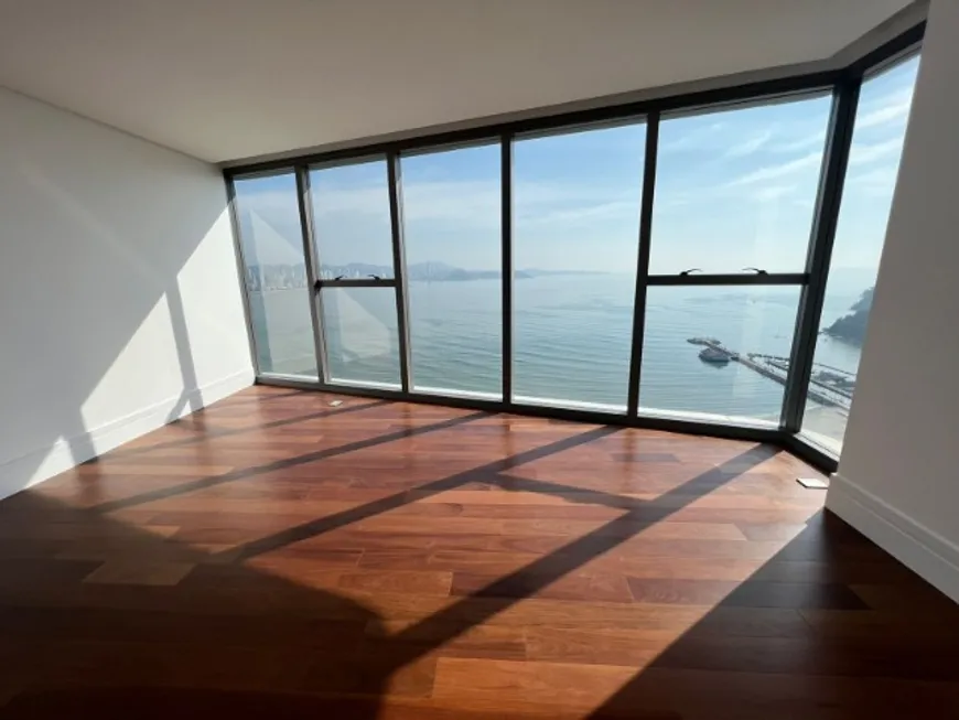 Foto 1 de Apartamento com 4 Quartos à venda, 230m² em Centro, Balneário Camboriú