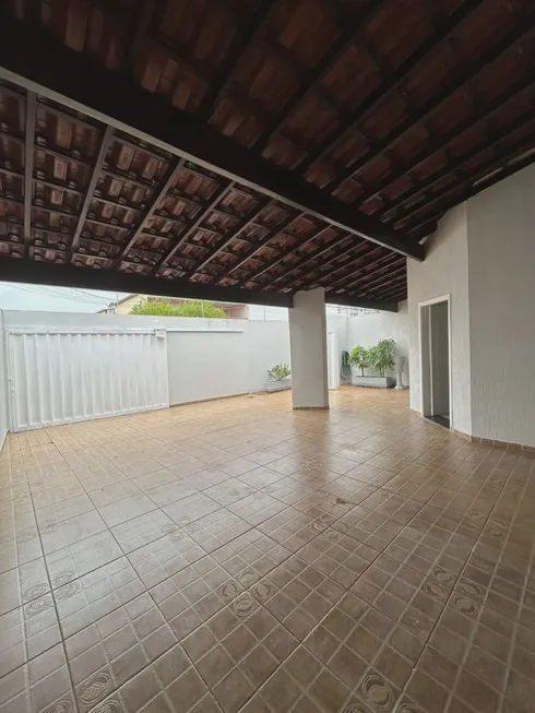 Foto 1 de Casa com 3 Quartos à venda, 322m² em Alto Umuarama, Uberlândia