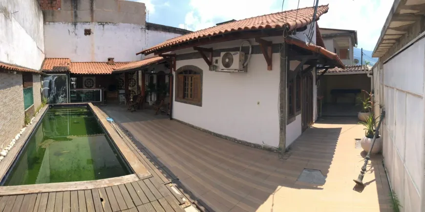 Foto 1 de Casa com 3 Quartos à venda, 300m² em Bangu, Rio de Janeiro