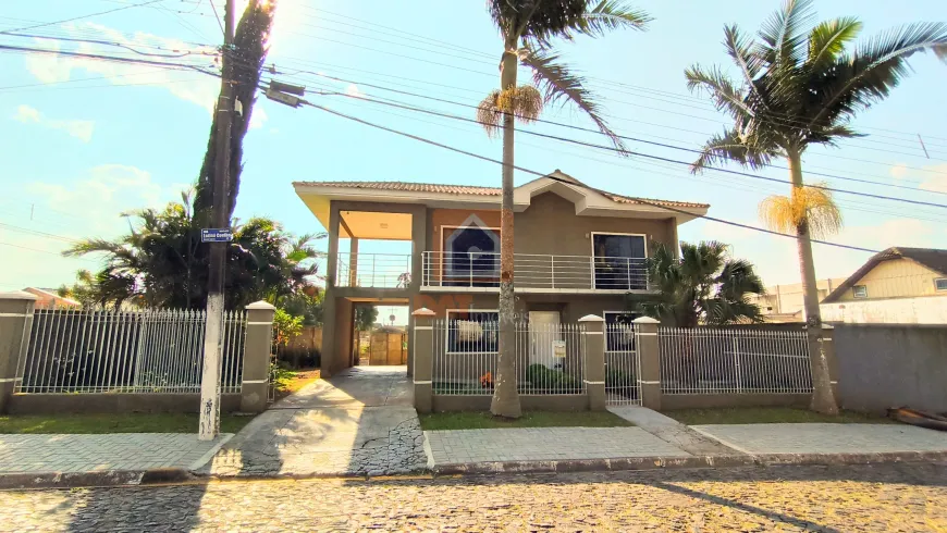 Foto 1 de Sobrado com 4 Quartos à venda, 228m² em Colonia Dona Luiza, Ponta Grossa