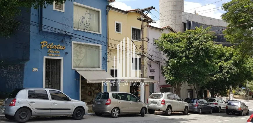 Foto 1 de Sobrado com 2 Quartos para alugar, 150m² em Pinheiros, São Paulo