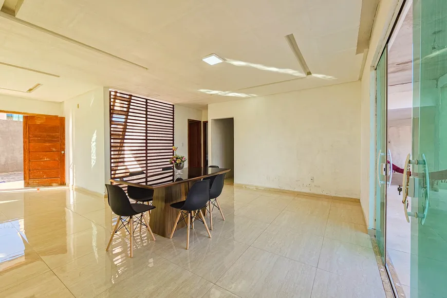 Foto 1 de Casa de Condomínio com 6 Quartos à venda, 450m² em Arembepe, Camaçari