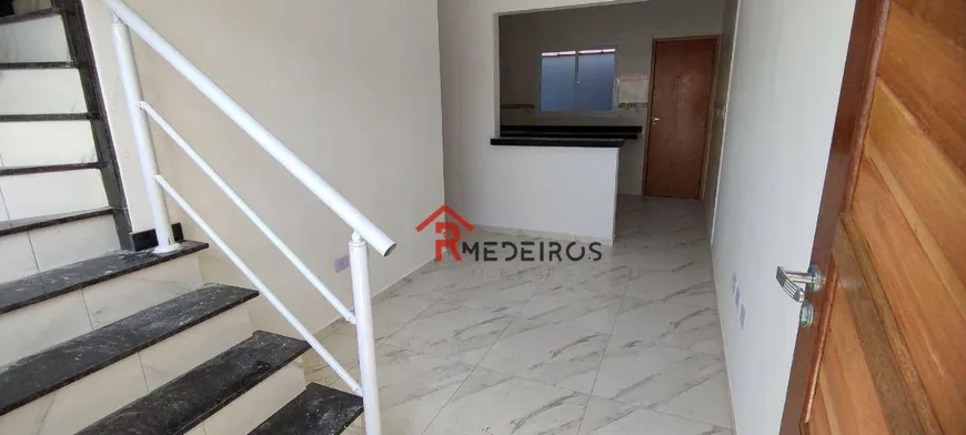 Foto 1 de Casa de Condomínio com 2 Quartos à venda, 52m² em Vila Sonia, Praia Grande