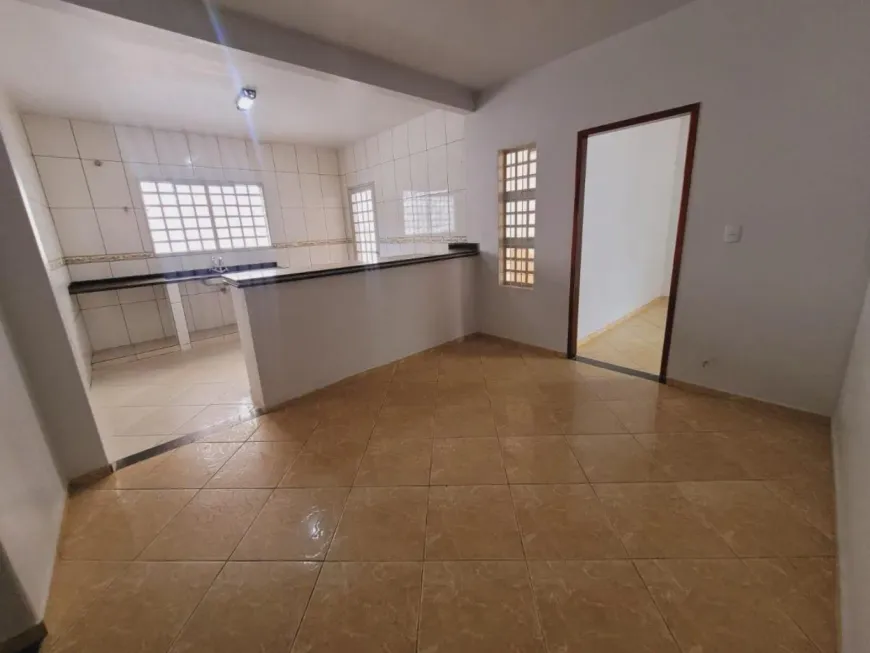 Foto 1 de Casa com 2 Quartos à venda, 68m² em Lobato, Salvador