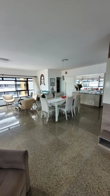 Foto 1 de Apartamento com 3 Quartos à venda, 200m² em Meireles, Fortaleza