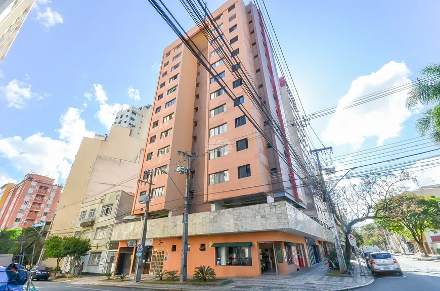 Foto 1 de Apartamento com 1 Quarto à venda, 41m² em Centro, Curitiba