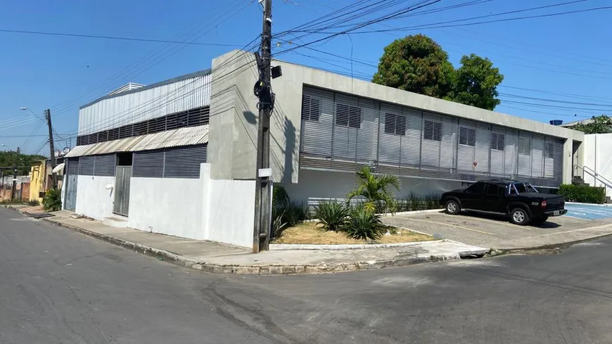 Foto 1 de Prédio Comercial com 4 Quartos à venda, 725m² em Novo Aleixo, Manaus