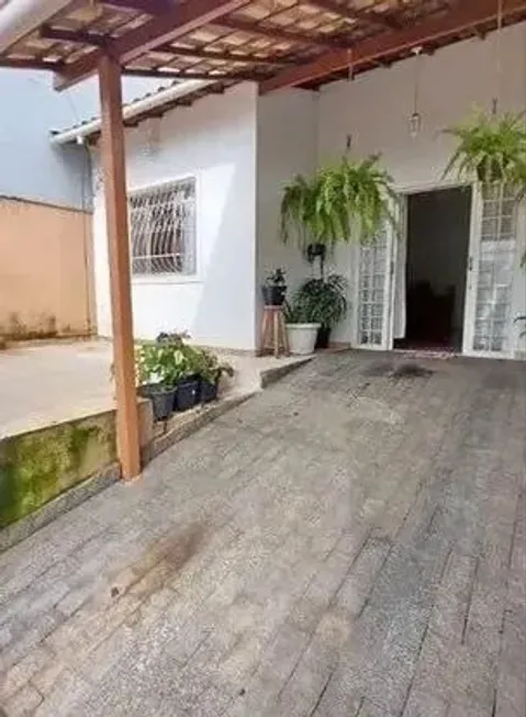 Foto 1 de Casa com 3 Quartos à venda, 70m² em Feu Rosa, Serra